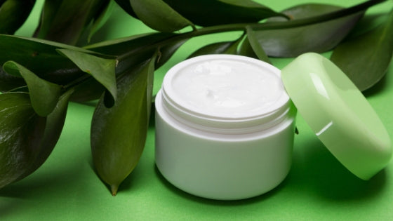Exploration Sensorielle avec les Cosmétiques Véganes: Musk, Oud, Lavande, et l'Akka Fassi